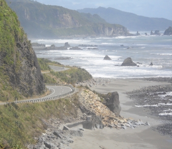 coastal scenery between punakaiki and greymouth